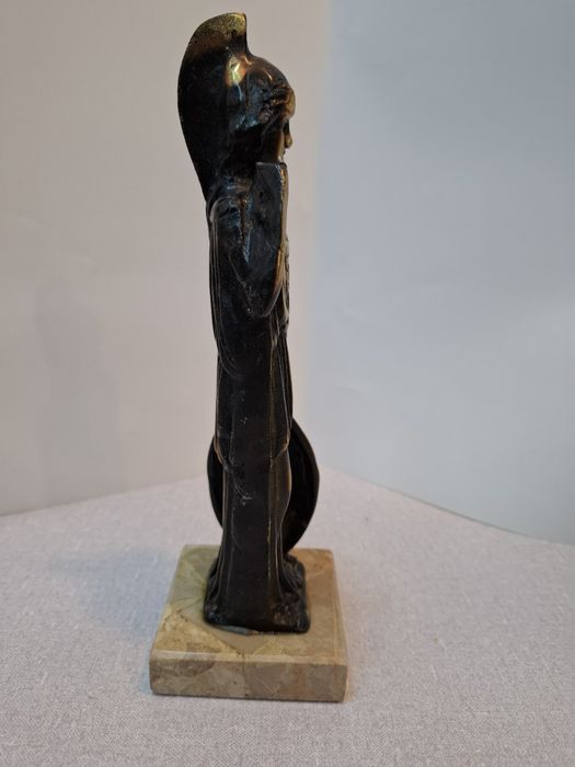 Бронзова лята статуя на Атина