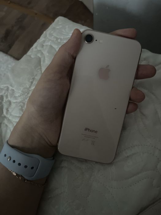Айфон 8 продам
