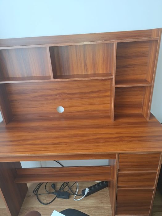 Vand birou in stare buna.