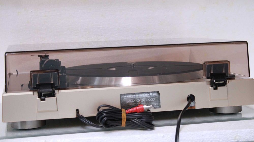Pick up Marantz TT 2000.
Pick up Marantz TT2000(Shure).