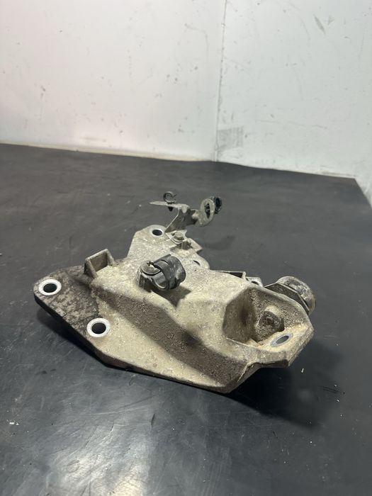 Suport motor stanga BMW Seria 3 E90 E91 E92 325i 330i 3.0 benzina 2.5