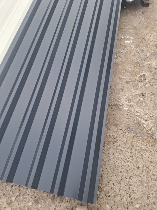 Vând tablă cutată h35 la 6 metri lungime Vând tablă cutată h35 la 6 metri lungime 
Diferite culori [roșu; negru ;alb,gri antiacide, gri argintiu pentr