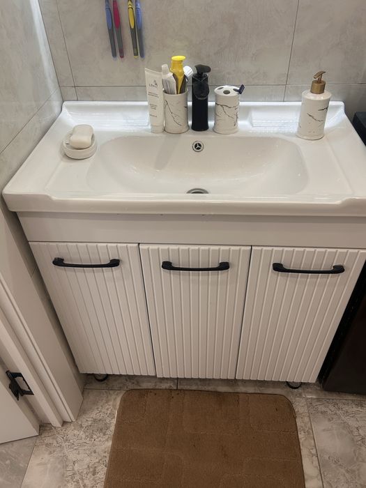 Раковина с тумбой продается