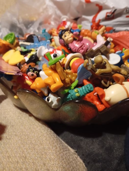 Играчки от шоколадови яйца