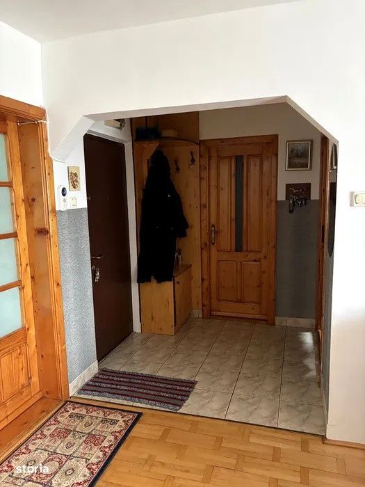 Apartament spatios cu 4 camere, 82 mp utili, etaj 8/9, Aleea Padin