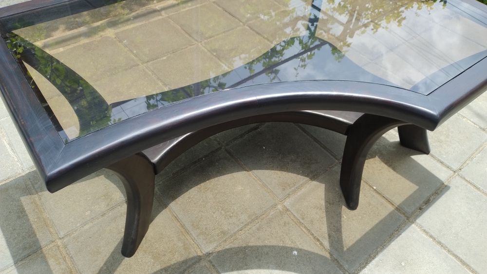 Холна маса със стъклен плот