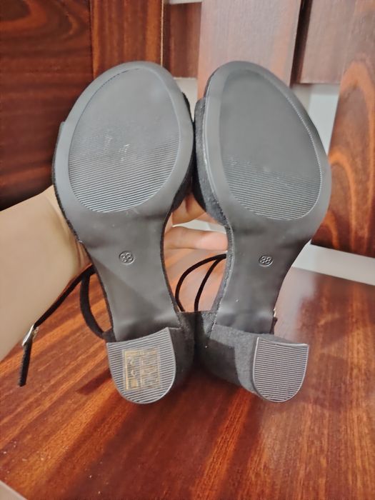 Sandale noi, mărimea 38