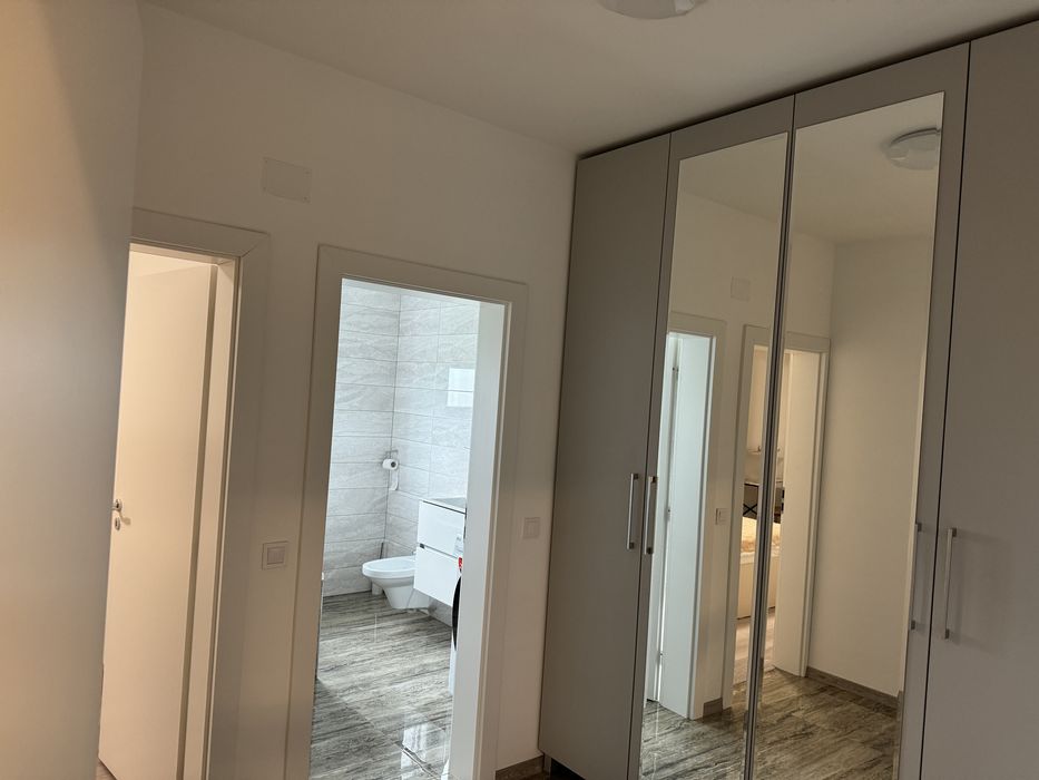 Inchiriez apartament Rovine