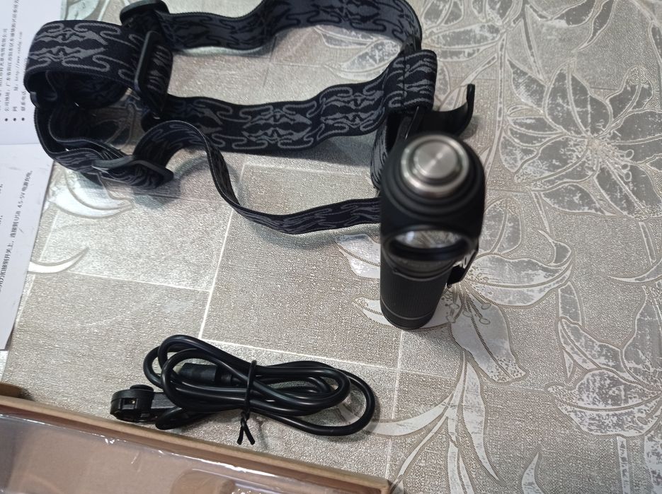 Продам фонарь налобный