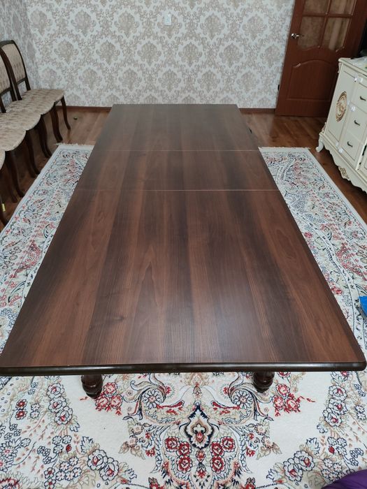 Стол обеденный для гостинной