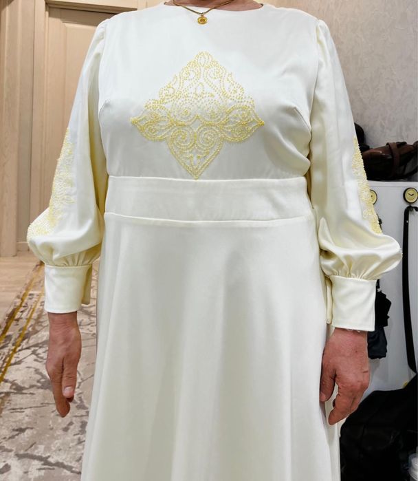 Платье нарядное женское