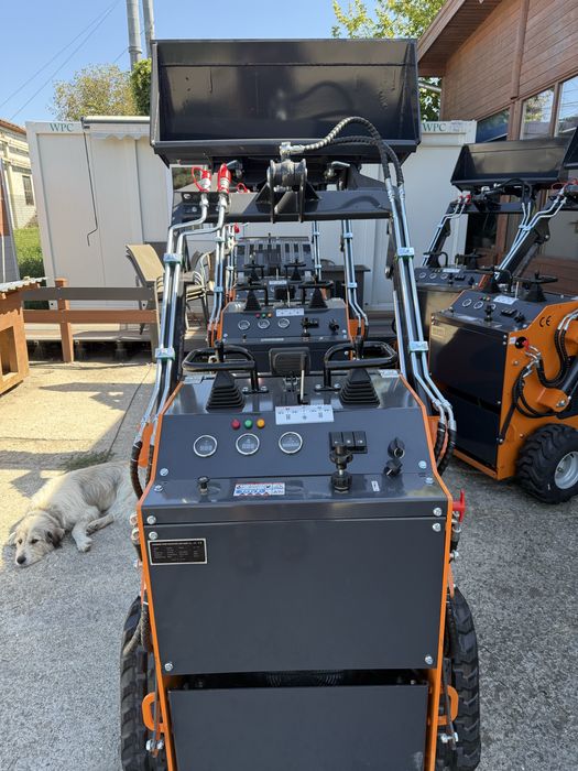 Mini incarcator frontal