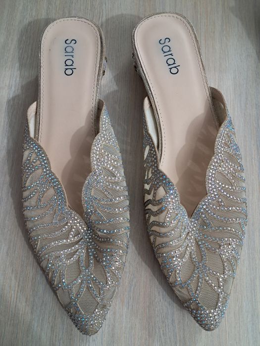 Kelinlar oyoq kiyimi