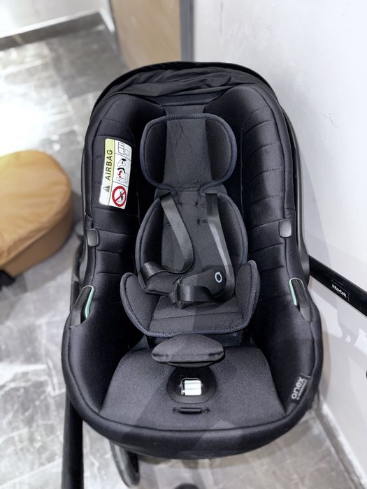 Продается авто кресло детское фирмы Anex с адаптерами на коляску .