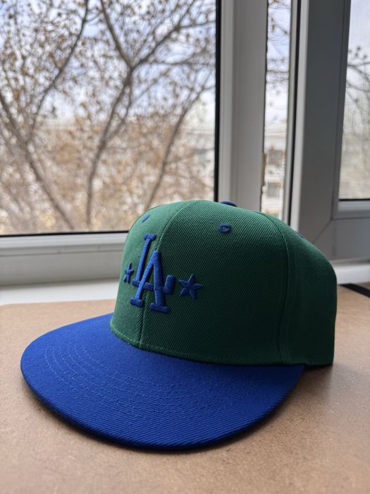 Продам бейсболку новую