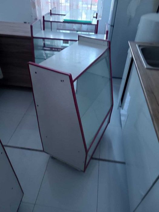 прилавки для магазина витрины