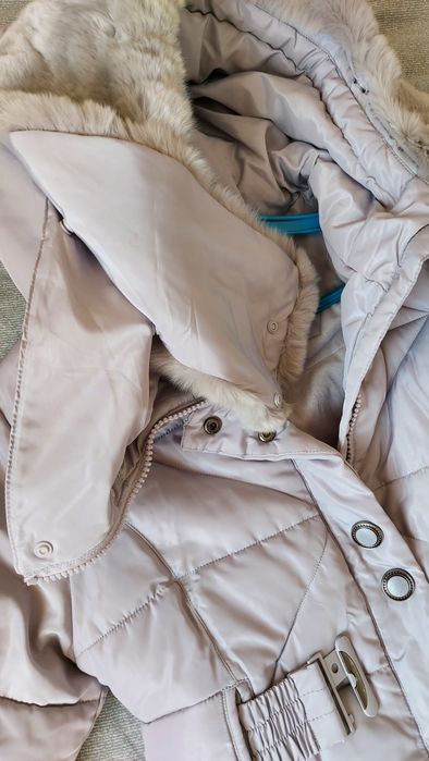 Пуховик для девочки на рост 140, кролик