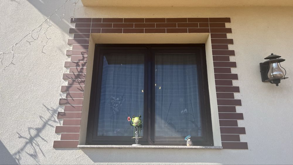 12 ferestre si 2 usi din lemn masiv de stejar de vanzare