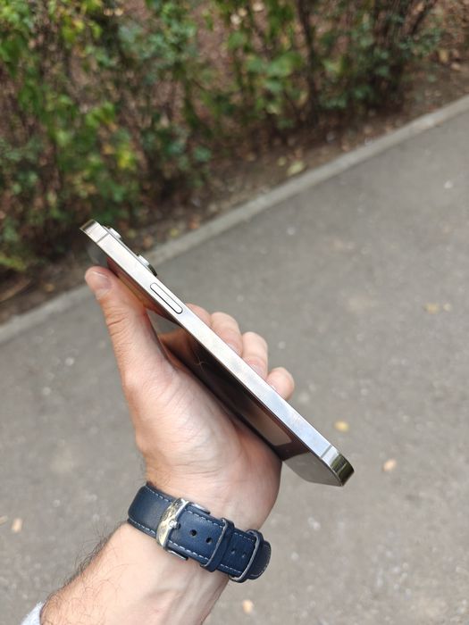 V/S iPhone 14 Pro Max - ca NOU