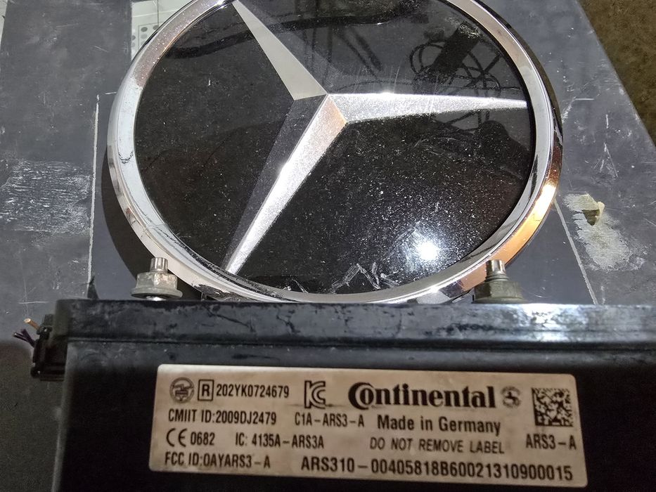 Радар сензор MERCEDES distronic  W166 и емблемата оригинален от 550