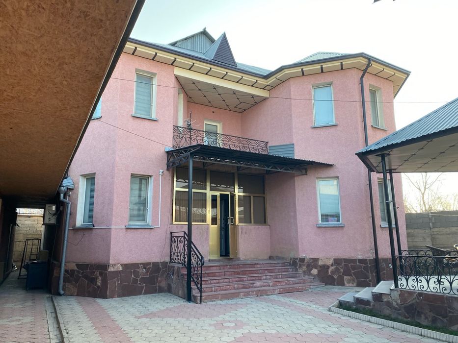 Двухэтажный дом.