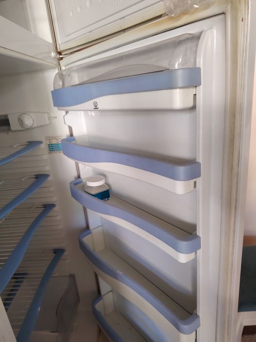 Холодильник indesit