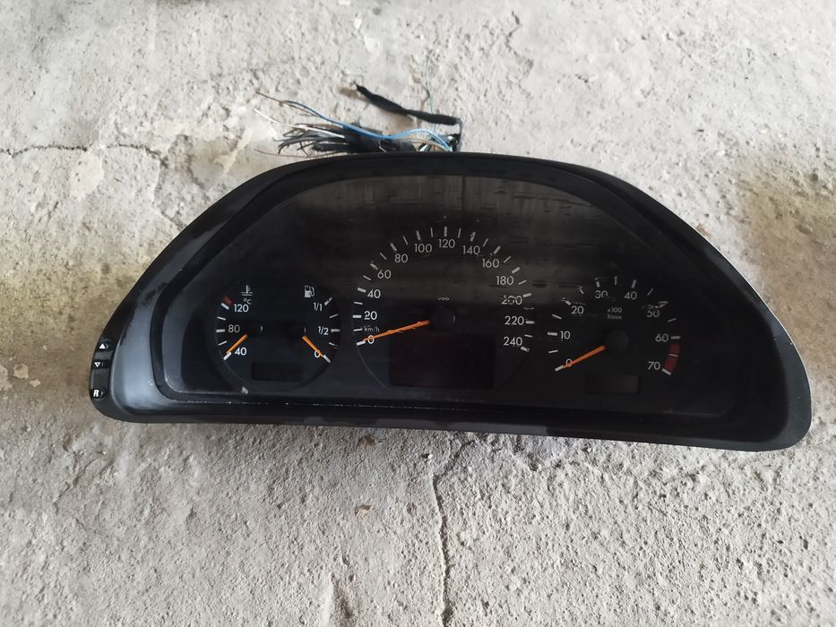 Части за Мерцедес 200Е