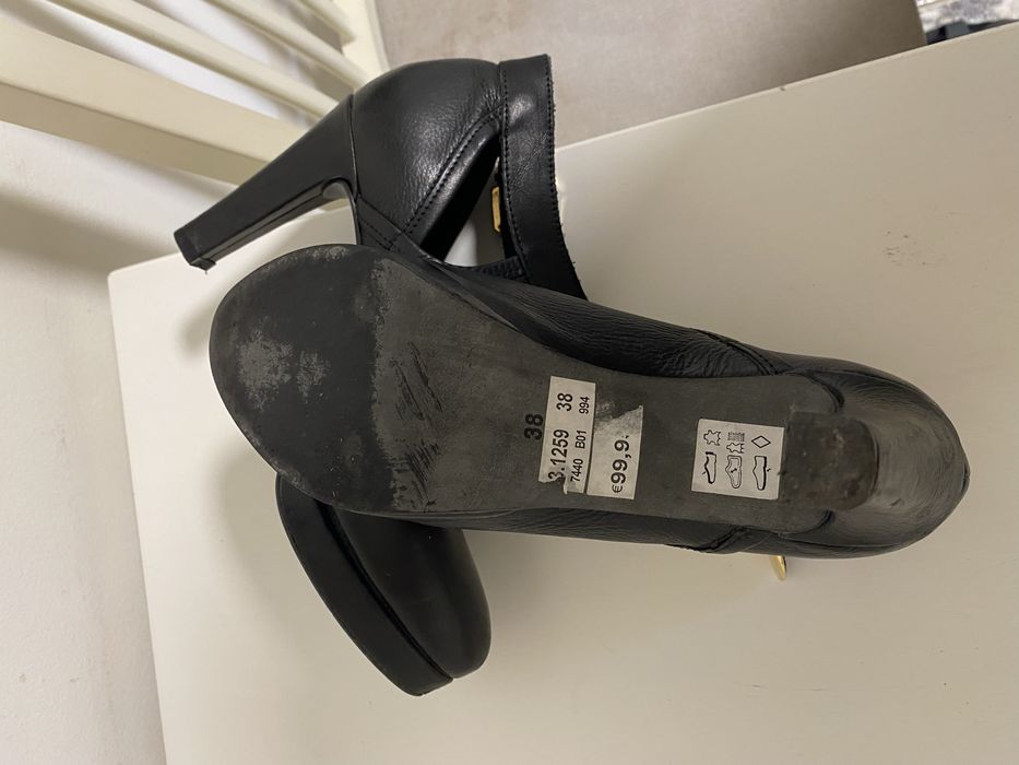 Botine din piele naturala si catarama aurie 38