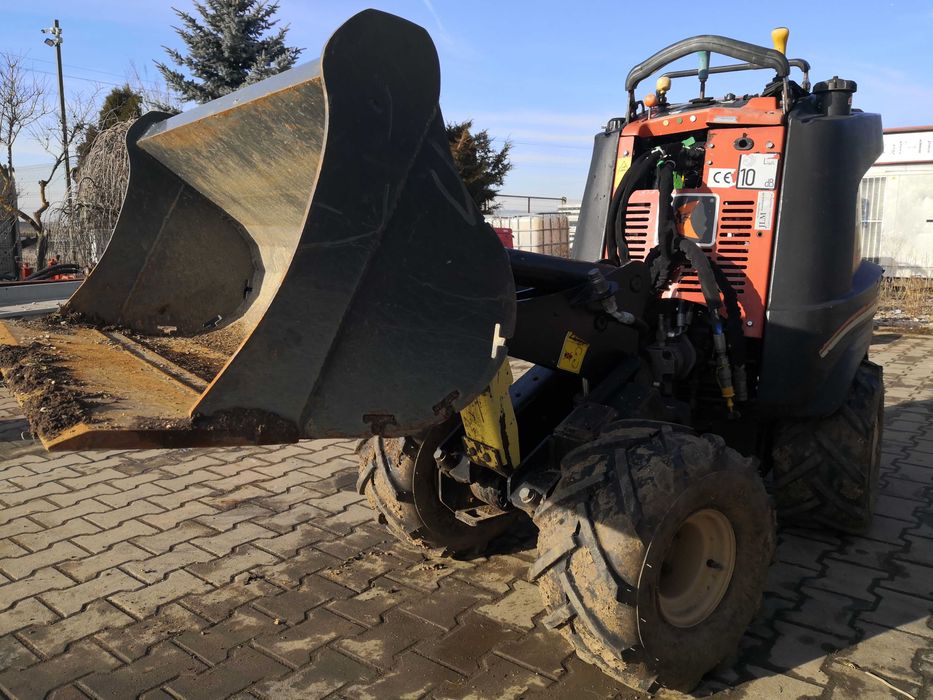 Utilaj multifunctional Ditch Witch Zahn R300 cu diverse atasamente
