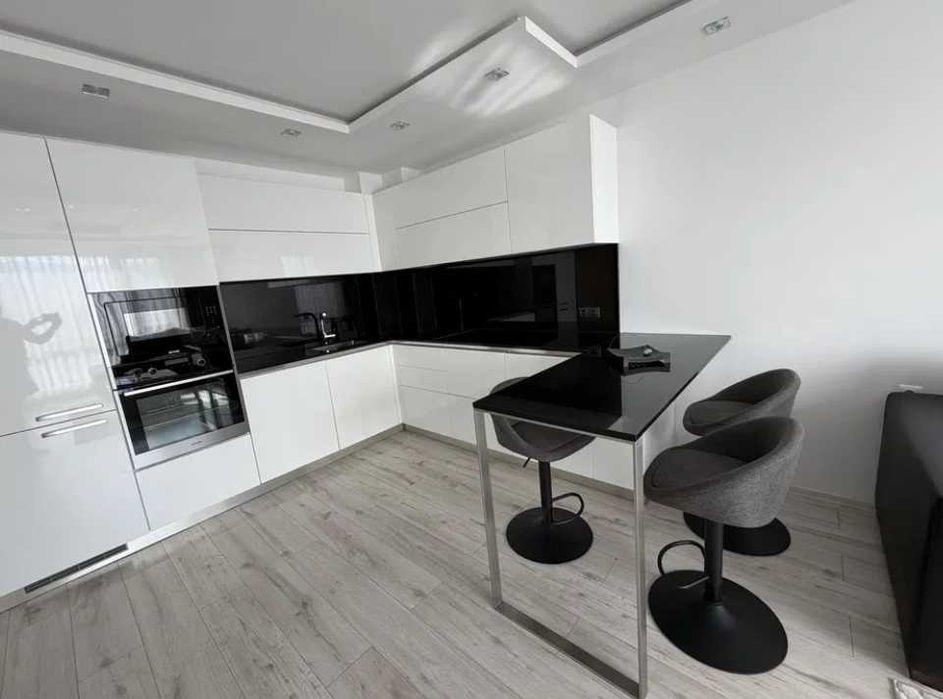 Дава се под наем Тристаен апартамент в Пловдив, Южен - 110 кв.м за 698.19 € - Снимка #9