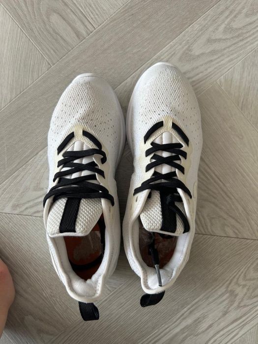 Кроссовки Nike женские.