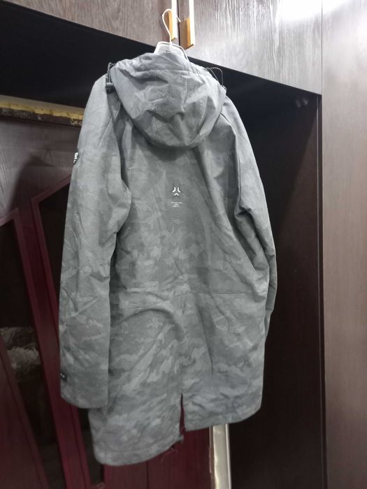 Продаю МУЖСКУЮ куртку  EMPORIO ARMANI 100%оригинал
