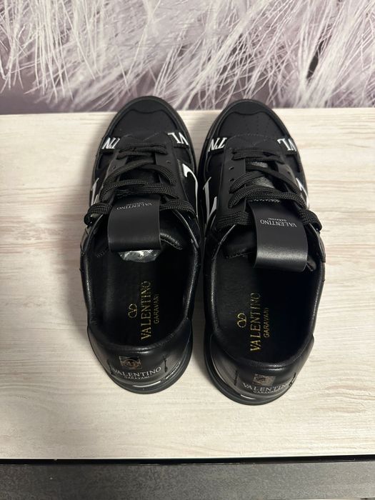 Adidasi Valentino Noi