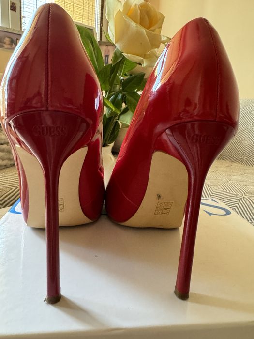 Кожени червени обувки  GUESS