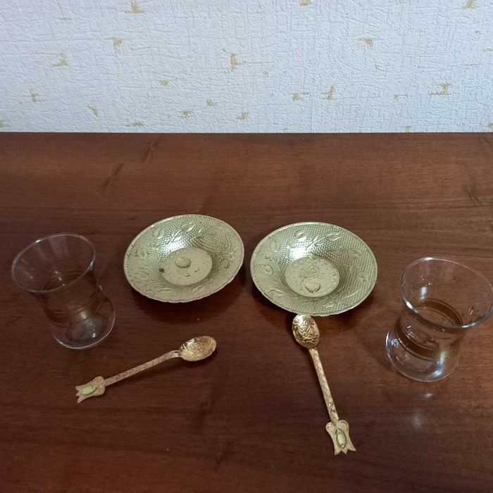 Продам турецкий чайный набор: стаканы армуду , блюдца, маленькие ложки