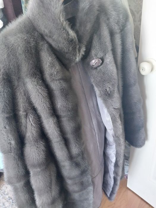 Продам норковую шубу бу.