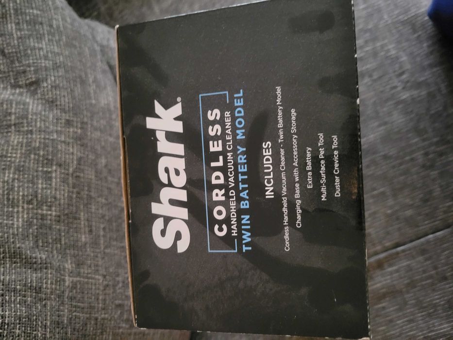 Безжична прахосмукачка Shark с две батерии