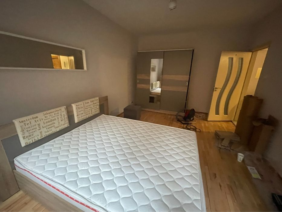 Легло с гардероб и нощни шкафчета