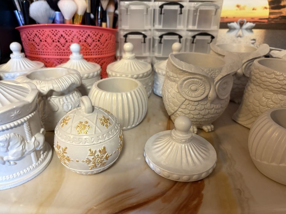 Diferite recipiente realizate din praf ceranic realizate manual