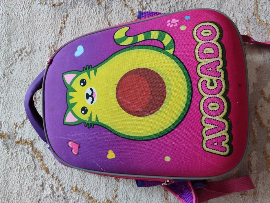 Продам рюкзак для девочки