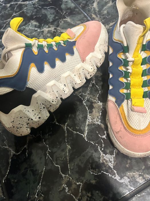 Продавам! Дамски маратонки- многоцветни