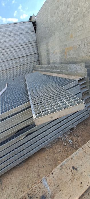 Grilaje-trepte zincate 120x24