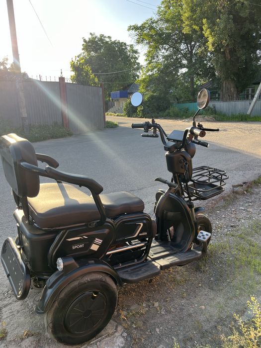 Продаю трицикл 3местный срочно