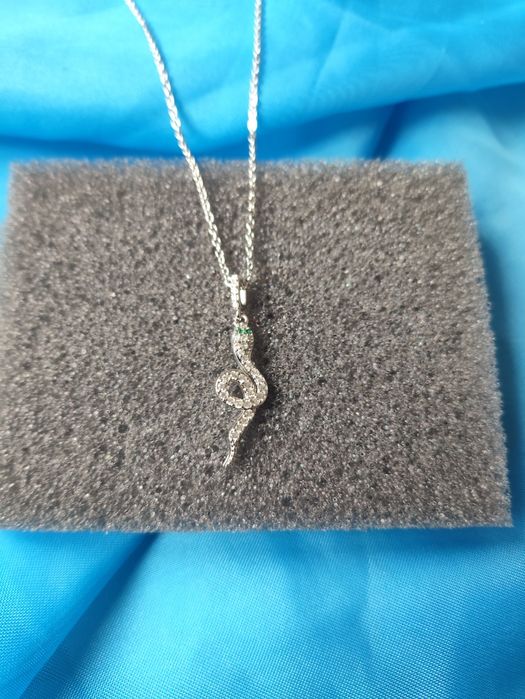 Сребърно колие змия