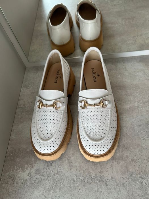 В продаже абсолютно новые лоферы , очень мягкие