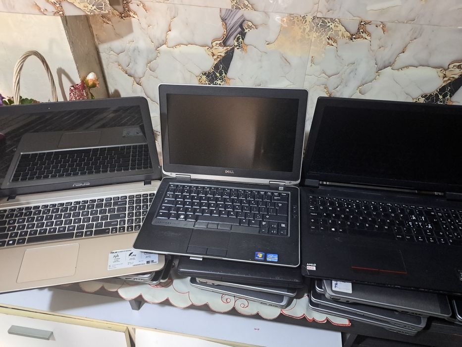 Vand lot laptop i7 18 bucati