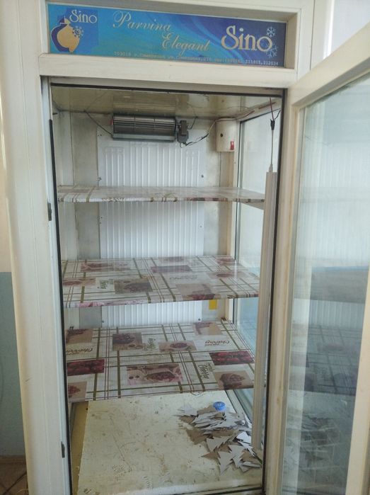 Витрина холодилник