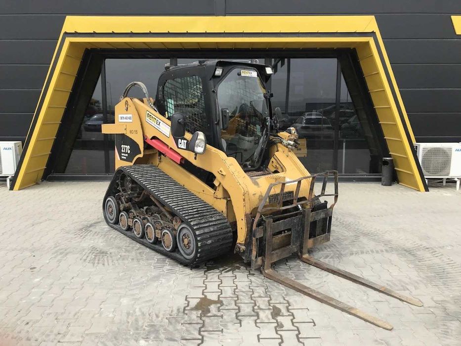 Мини челни товарачи Cat 277C 4200кг.