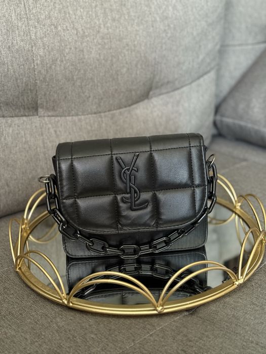 Разнообразие от чанти на различни марки