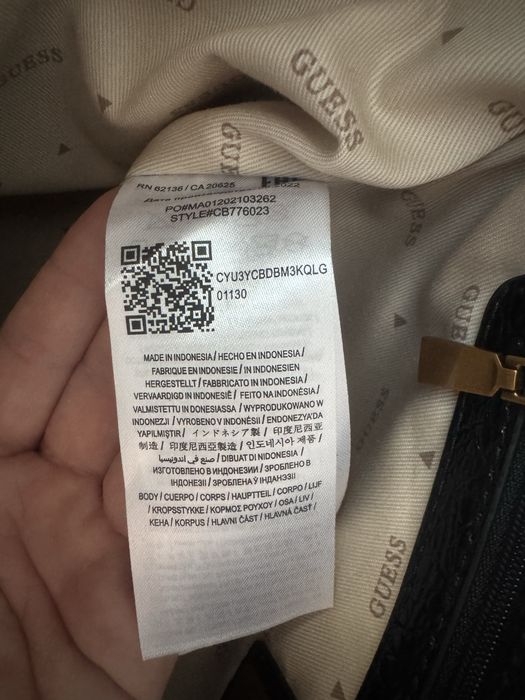 Дамска чанта GUESS